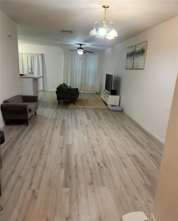 9611 CARLSDALE DR, Riverview, FL 33578