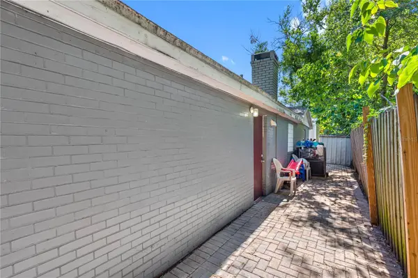 1205 E SENECA AVE, Tampa, FL 33612