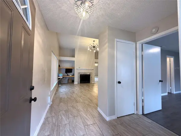 2042 SHADOW PINE DR, Brandon, FL 33511