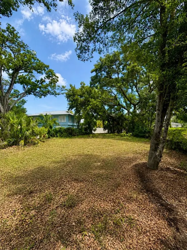 2751 3RD AVE S, St Petersburg, FL 33712