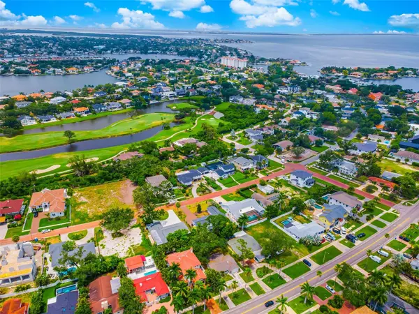 910 SNELL ISLE BLVD NE, St Petersburg, FL 33704