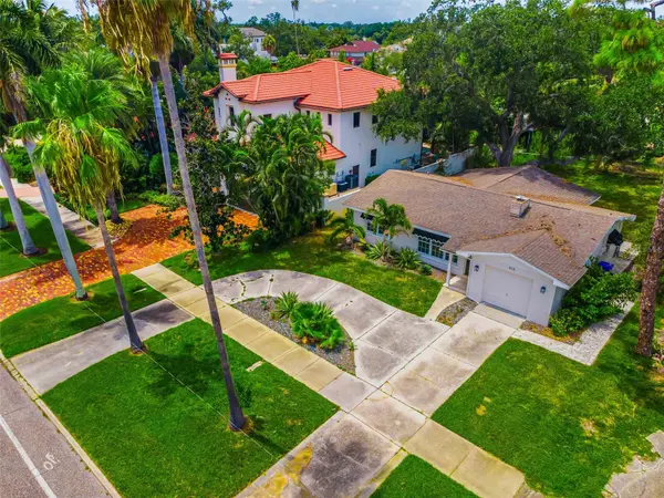 910 SNELL ISLE BLVD NE, St Petersburg, FL 33704