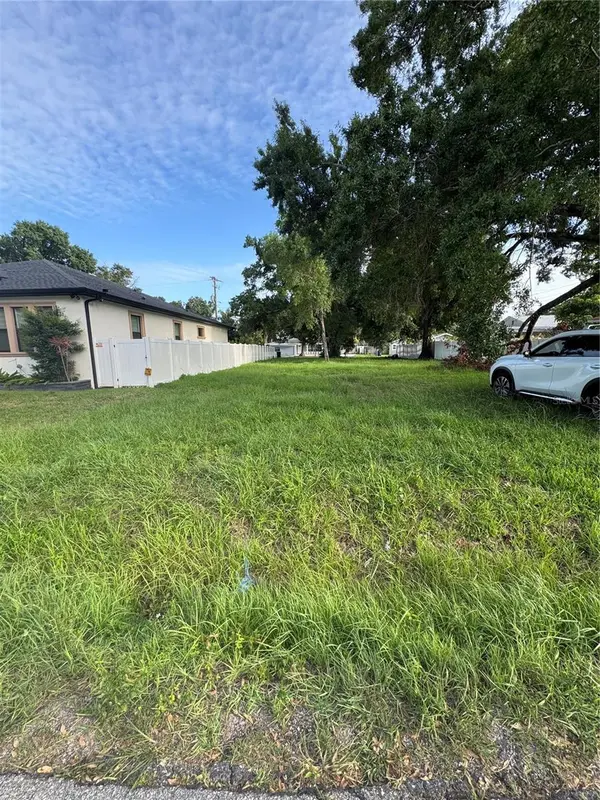 2710 W LAKE AVE, Tampa, FL 33607