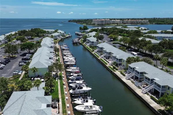 5111 COQUINA KEY DR SE #C, St Petersburg, FL 33705