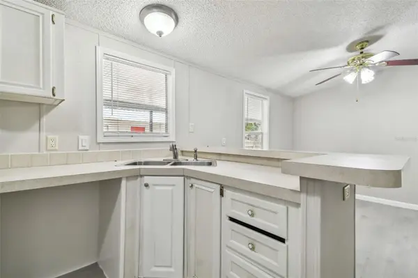 10607 BAY HILLS CIR, Thonotosassa, FL 33592