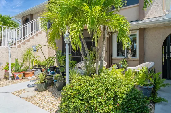 527 CAPE CORAL Pkwy W #4, Cape Coral, FL 33914