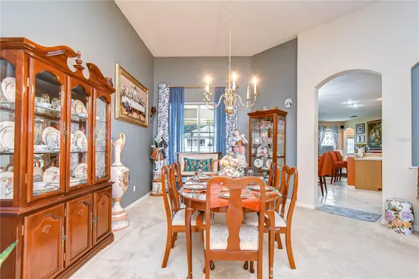 2202 LONGMORE CIR, Valrico, FL 33596