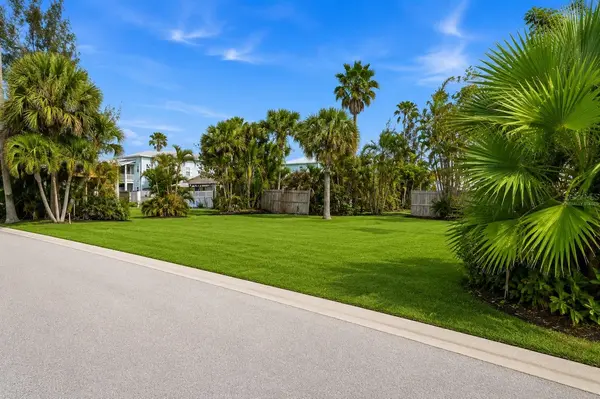 131 86TH TER, Treasure Island, FL 33706