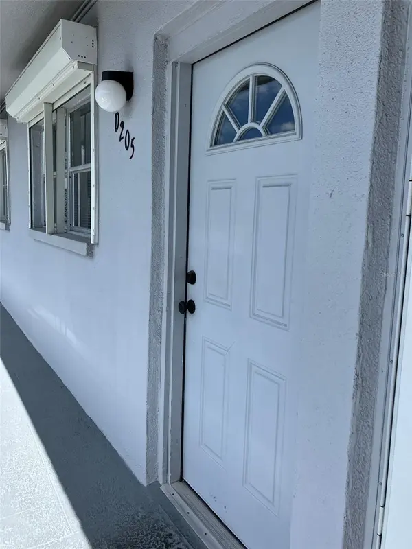 5660 80TH ST N #D205, St Petersburg, FL 33709