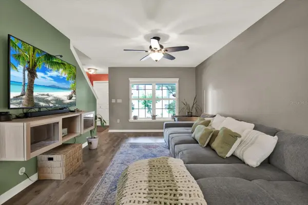 3017 MOJAVE OAK DR, Valrico, FL 33594