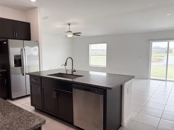 5487 BLUE AZURE DR, Wimauma, FL 33598