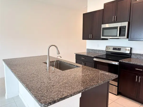 5487 BLUE AZURE DR, Wimauma, FL 33598