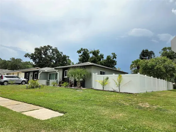 2245 ELIZABETH DR, Brandon, FL 33510