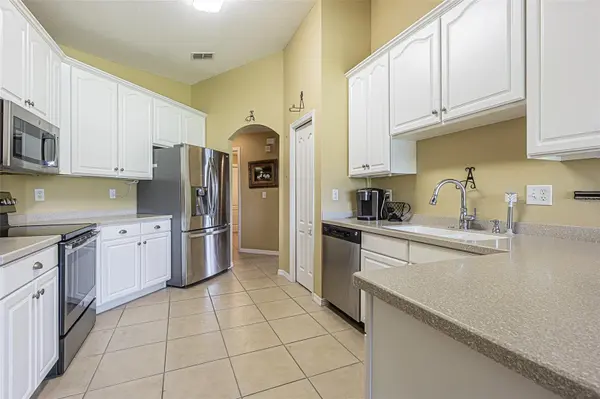 29435 SNAP HOOK DR, San Antonio, FL 33576