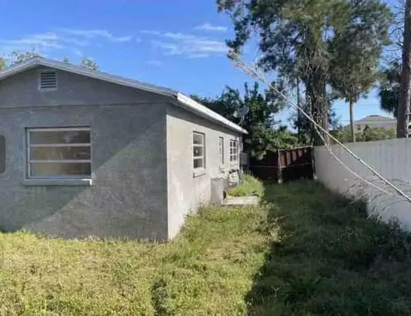 806 W SHELL POINT RD, Ruskin, FL 33570