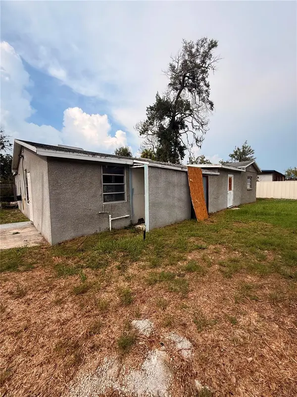 806 W SHELL POINT RD, Ruskin, FL 33570