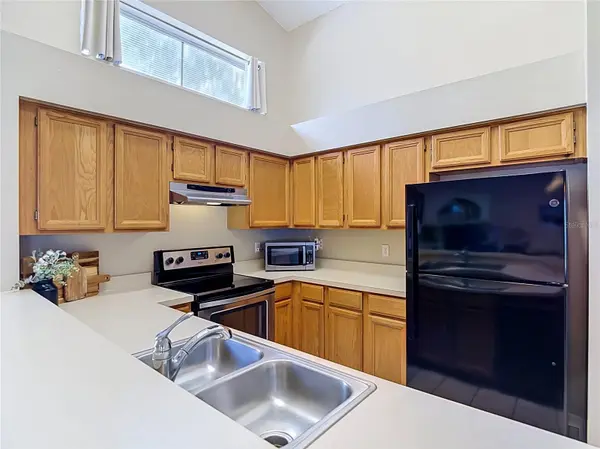 28726 CREEKWOOD DR, Wesley Chapel, FL 33545