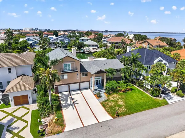 113 7TH ST E, St Petersburg, FL 33715