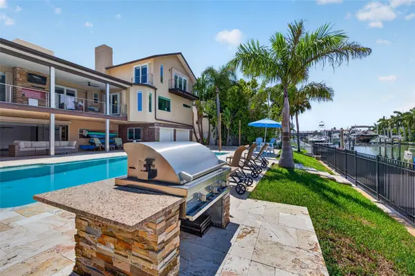 113 7TH ST E, St Petersburg, FL 33715