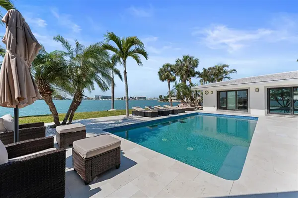 11050 7TH ST E, Treasure Island, FL 33706