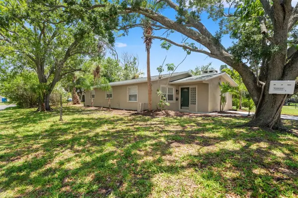 4247 HELENA ST NE, St Petersburg, FL 33703
