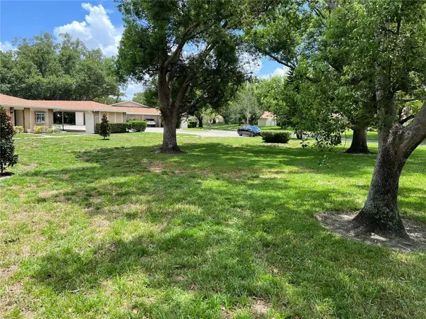 2297 LARK CIR E #C, Palm Harbor, FL 34684