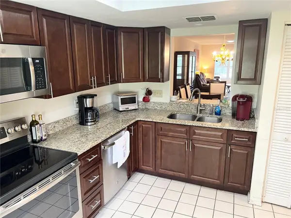 2297 LARK CIR E #C, Palm Harbor, FL 34684