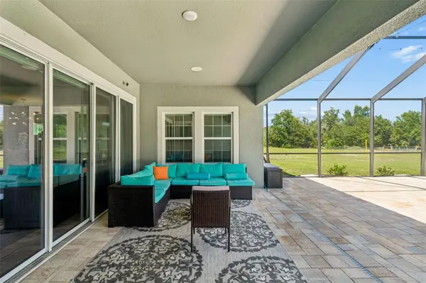 10597 MEADOWRUN DR, Lithia, FL 33547
