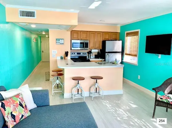 2506 N ROCKY POINT DR #254, Tampa, FL 33607