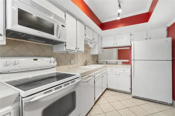3823 N OAK DR #K22, Tampa, FL 33611