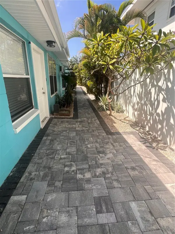 40 82ND AVE #Unit 3, St Petersburg, FL 33706