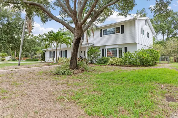 1901 DORMIEONE RD N, St Petersburg, FL 33710