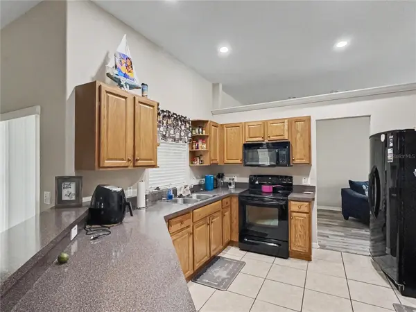 8155 WOODVINE CIR, Lakeland, FL 33810