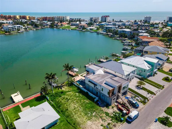 17043 DOLPHIN DR, North Redington Beach, FL 33708