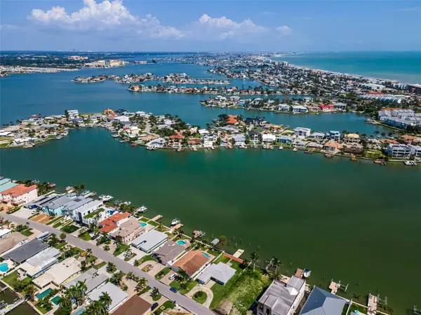 17043 DOLPHIN DR, North Redington Beach, FL 33708