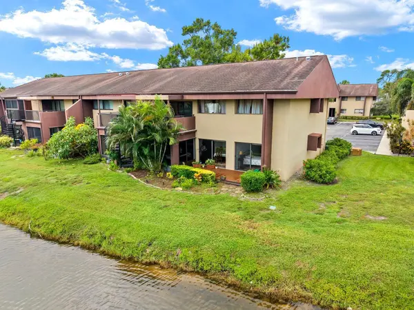 875 S VILLAGE DR N #101, St Petersburg, FL 33716