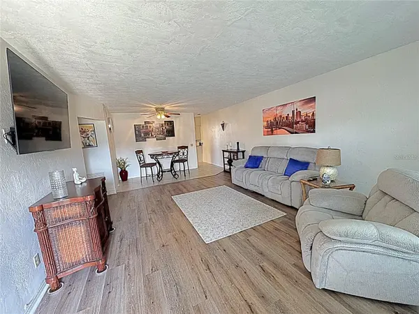 2001 WORLD PARKWAY BLVD #7, Clearwater, FL 33763