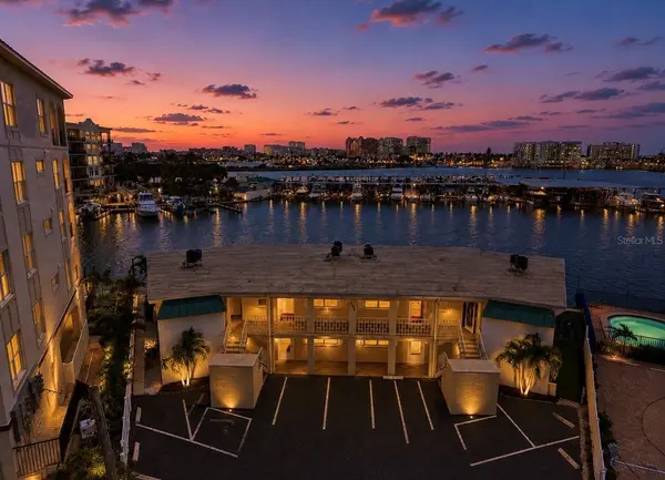 205 DOLPHIN PT #4, Clearwater Beach, FL 33767