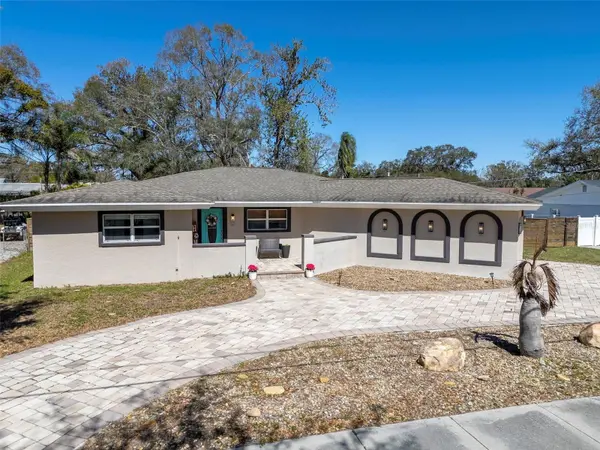 2535 LAKE ELLEN DR, Tampa, FL 33618