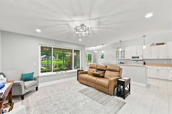 1821 LAKE HERON DR, Lutz, FL 33549