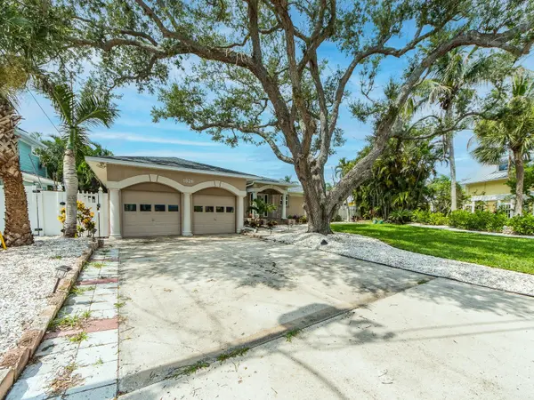 1826 VENETIAN POINT DR, Clearwater, FL 33755