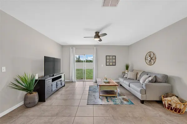 5119 WHITE CHICORY DR, Apollo Beach, FL 33572