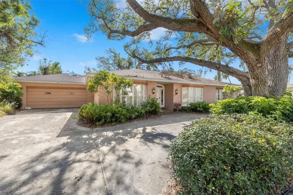 215 SNELL ISLE BLVD NE, St Petersburg, FL 33704