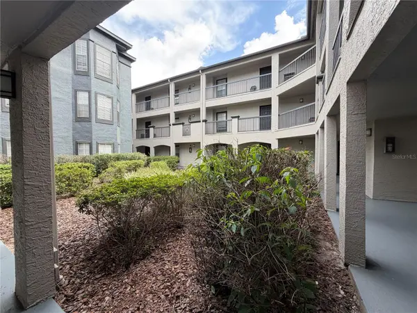 13210 ARBOR ISLE DR #102, Temple Terrace, FL 33637