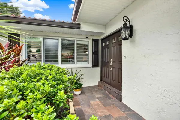 1040 PALM DR, Belleair Beach, FL 33786