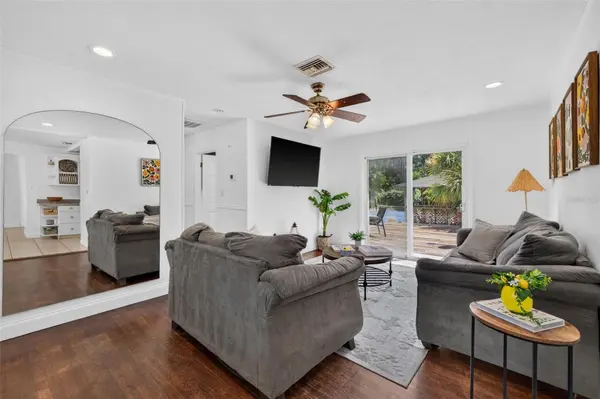 166 PINELLAS WAY N, St Petersburg, FL 33710