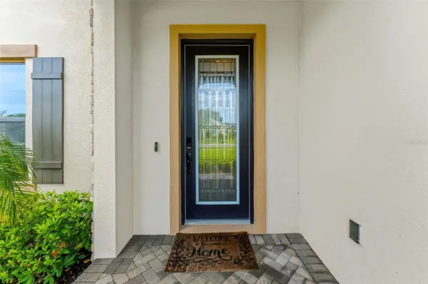 10370 MEADOWRUN DR, Lithia, FL 33547