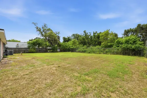 7113 CAUSEWAY BLVD, Tampa, FL 33619