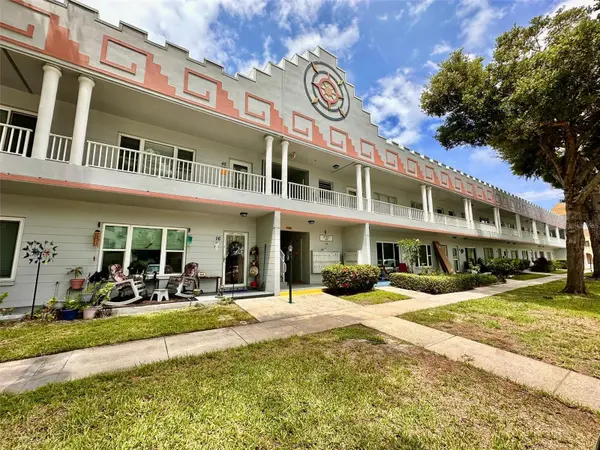 2100 WORLD PARKWAY BLVD #50, Clearwater, FL 33763
