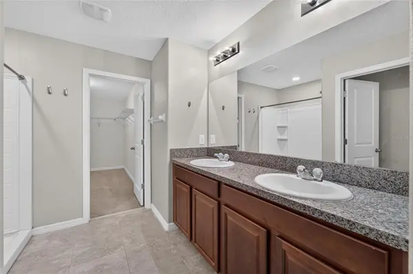 215 ENGLISH HERITAGE PL, Dover, FL 33527